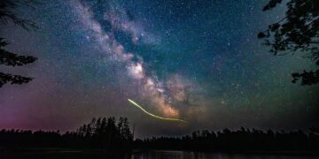 the core of the Milky Way over Gibson Lake .